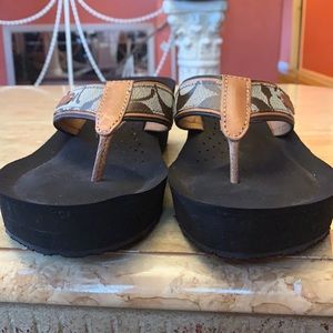 Coach size 8 preowned clean flip flop